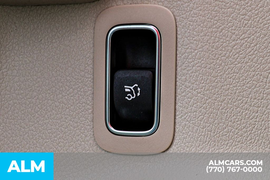Used 2025 White Mercedes-Benz GLA 250 image 49