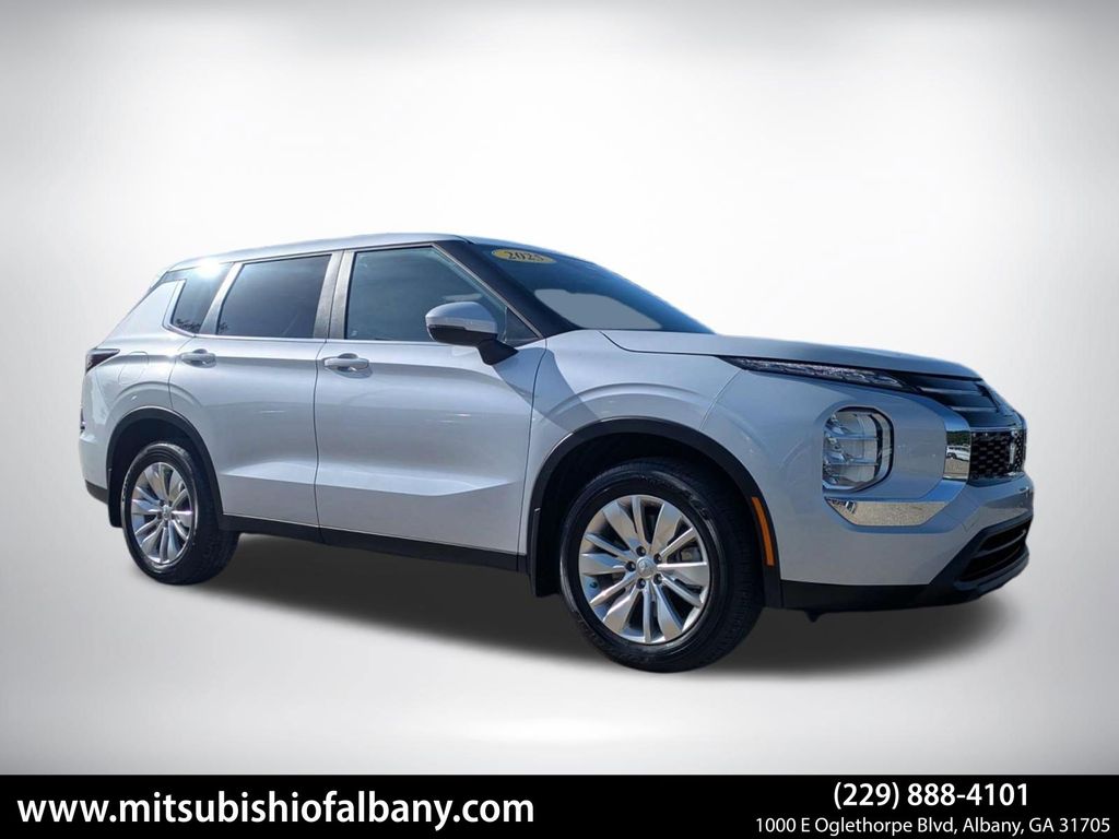 2025 Mitsubishi Outlander ES