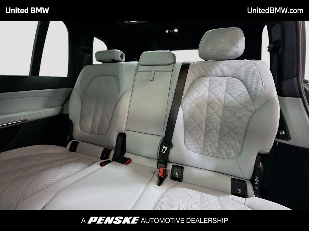 Thumbnail: 2026 BMW X7 - 13