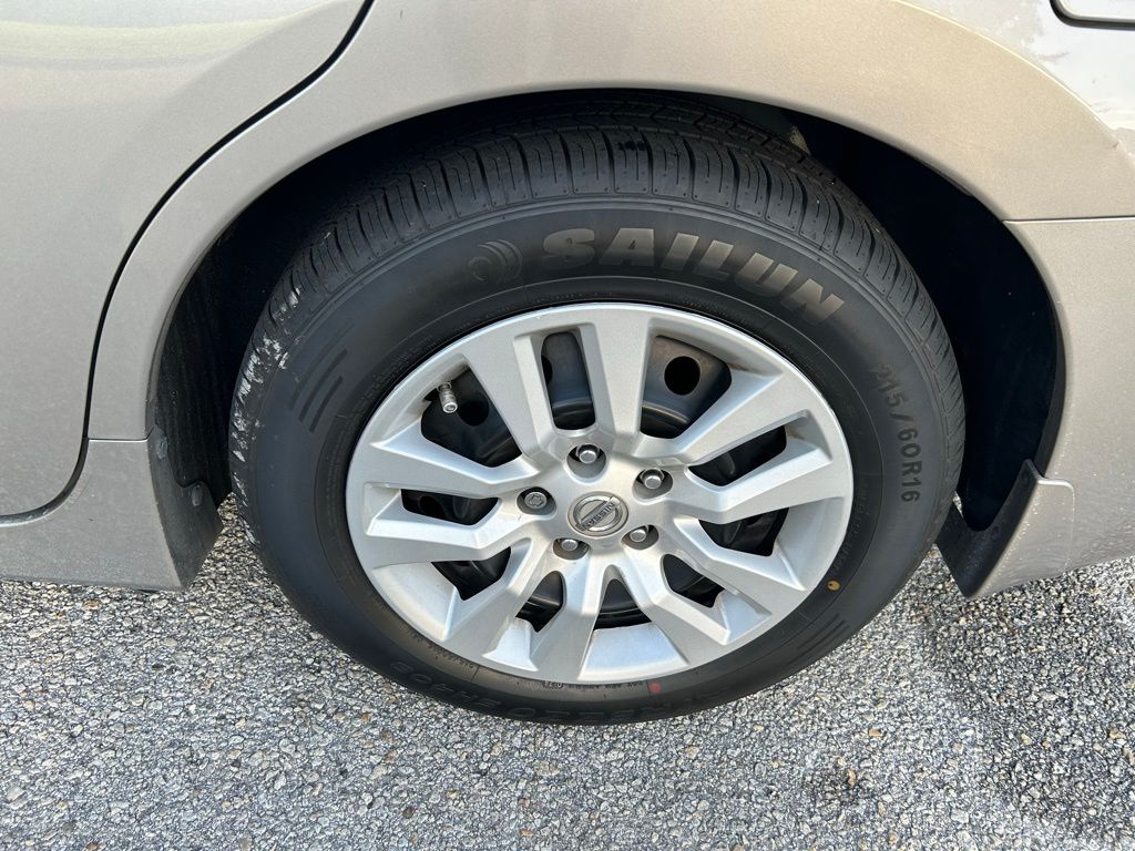 Thumbnail: 2015 Nissan Altima - 9
