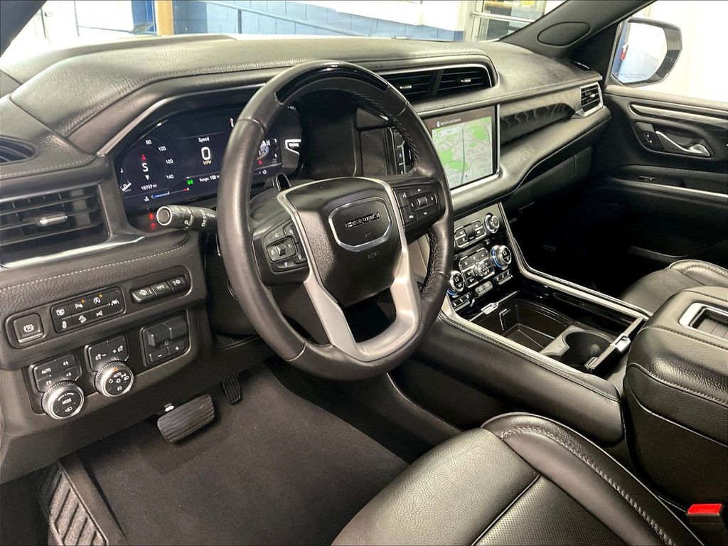 2024 GMC Yukon — photo 8