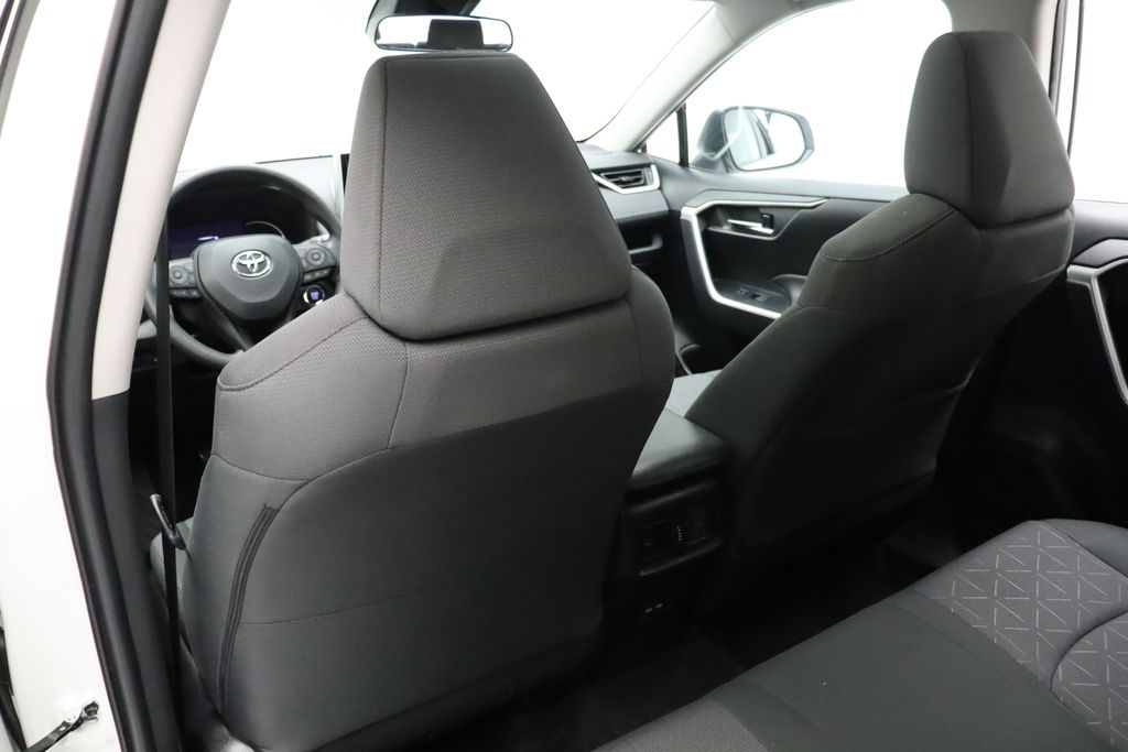 2024 Toyota RAV4 XLE 20