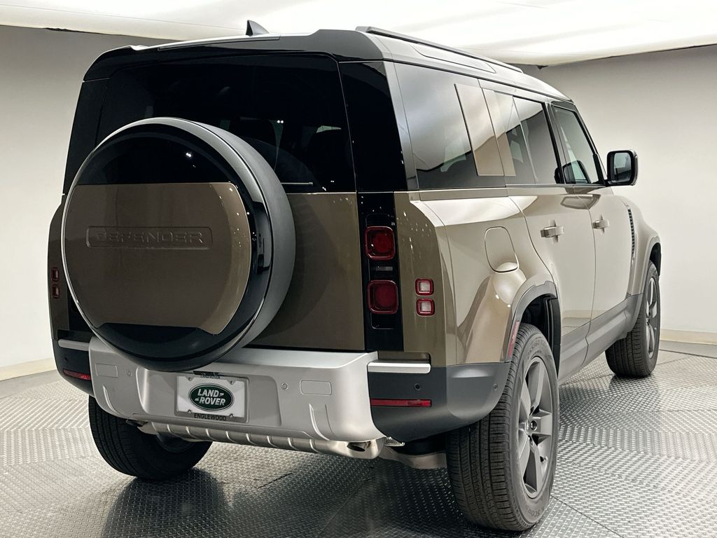 2025 Land Rover Defender 110 3