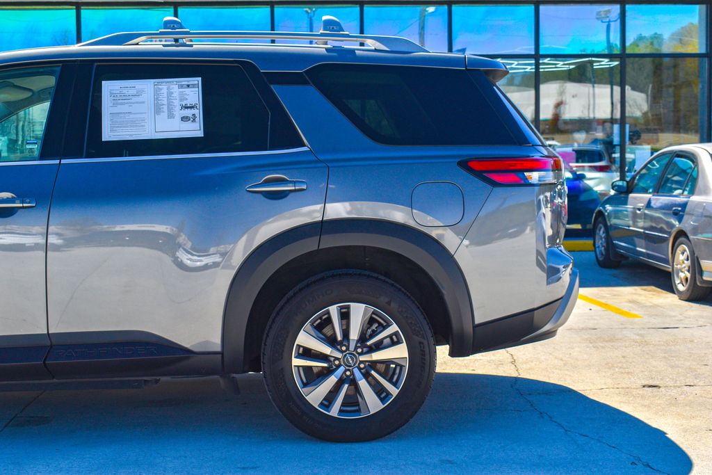 2023 Nissan Pathfinder SL - 10