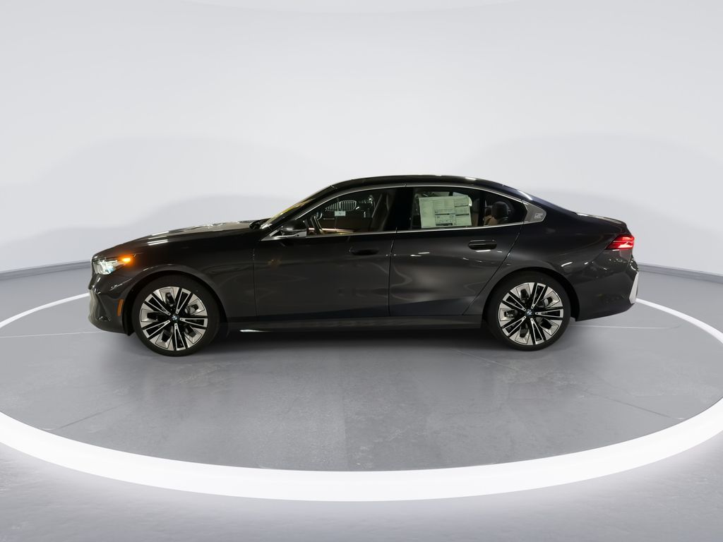 Thumbnail: 2027 BMW 5 Series - 5