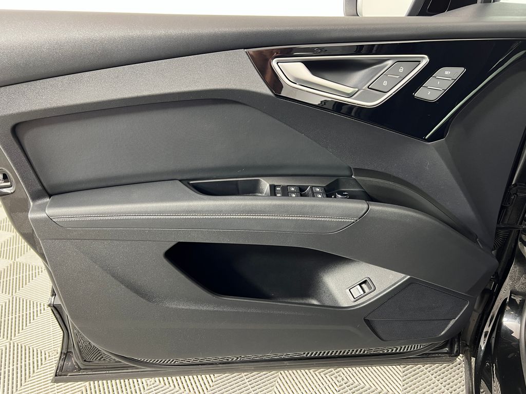 Thumbnail: 2023 Audi Q4 e-tron - 31