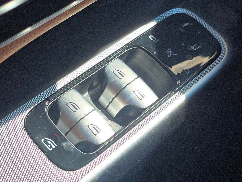 New 2026 Black Mercedes-Benz GLC 300 image 29