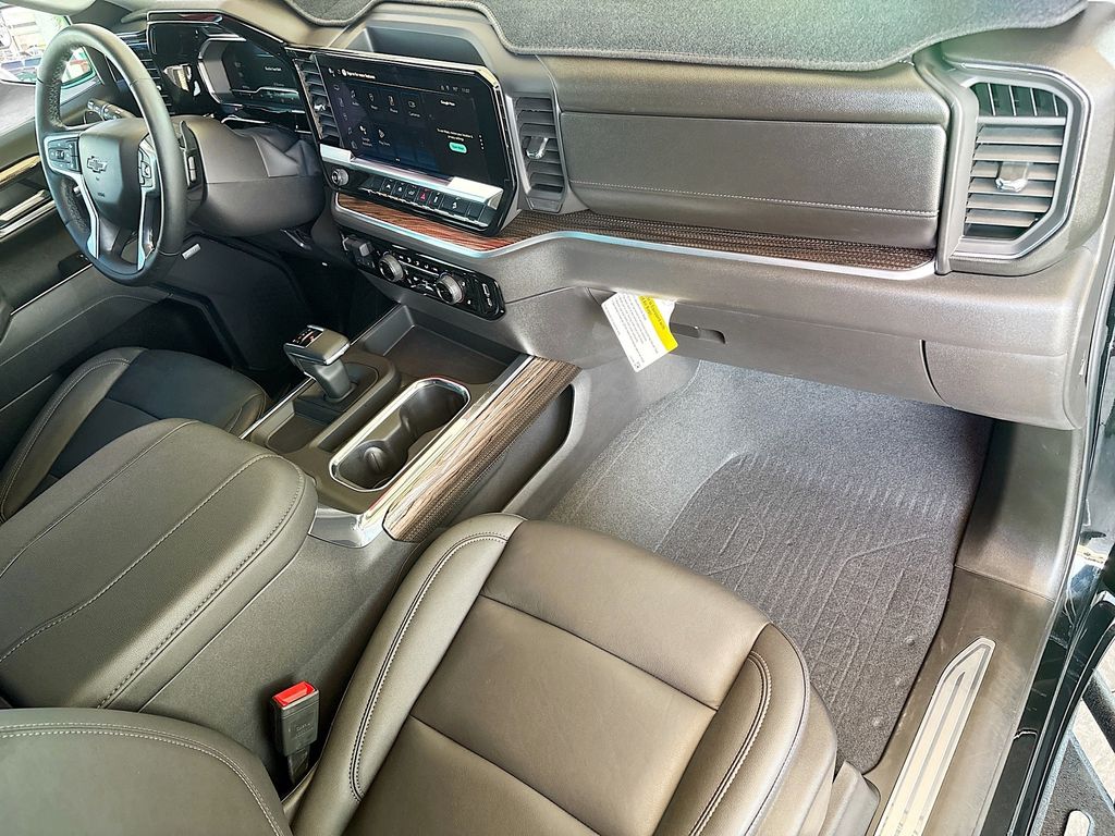 Thumbnail: 2025 Chevrolet Silverado 1500 - 17