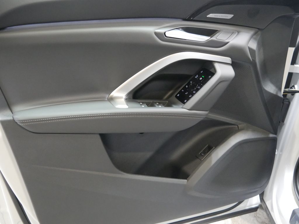 Thumbnail: 2025 Audi Q5 - 15