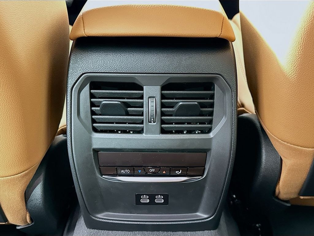 Thumbnail: 2026 BMW i4 - 18