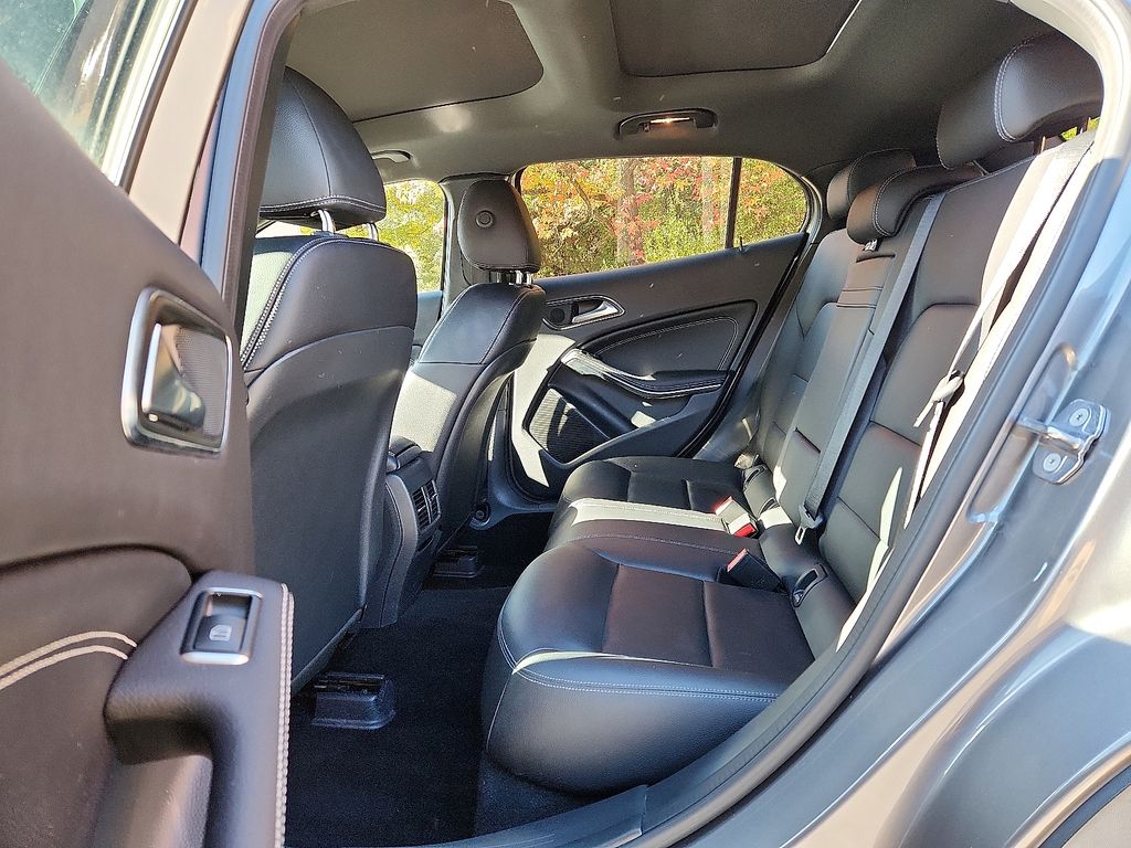 Thumbnail: 2019 Mercedes-Benz GLA - 10