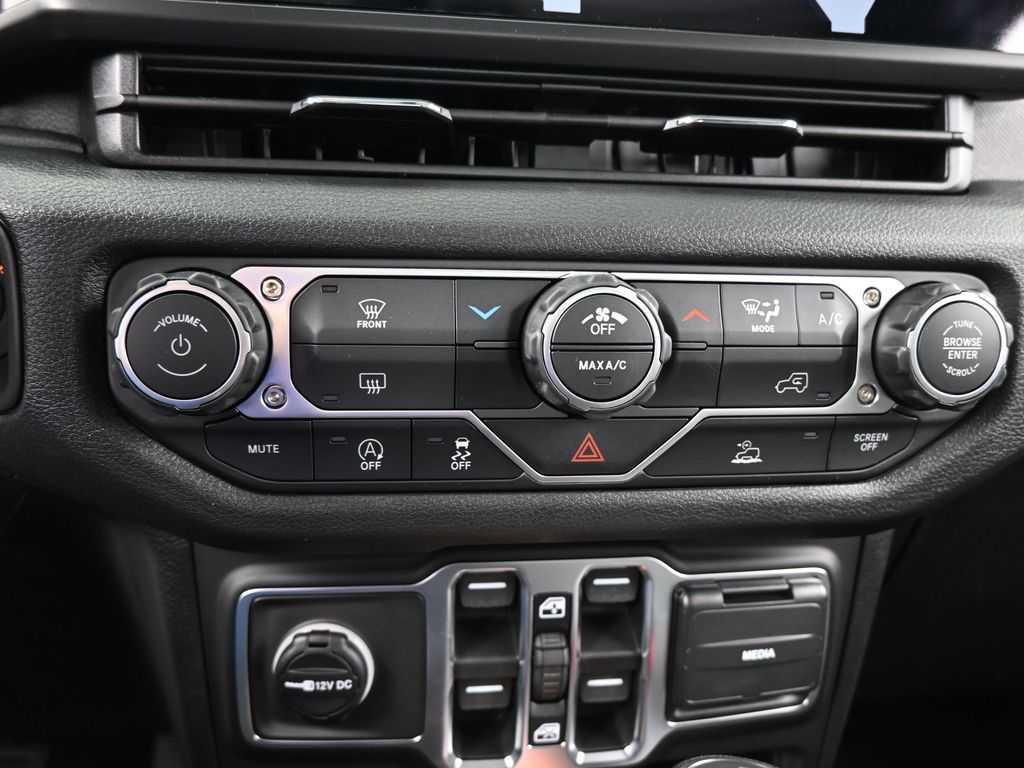 New 2026 bright white clearcoat Jeep Sport image 17