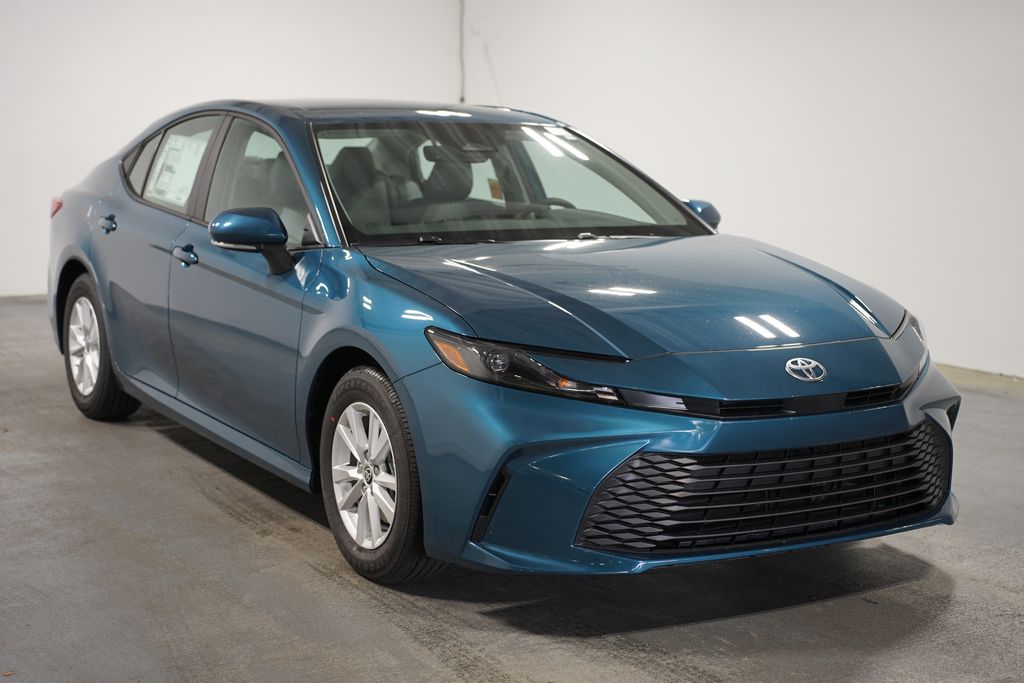2025 Toyota Camry LE 3