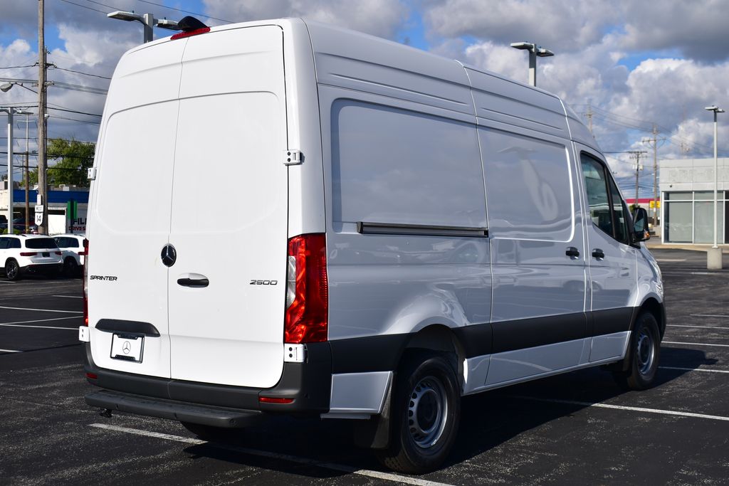Thumbnail: 2025 Mercedes-Benz Sprinter - 5