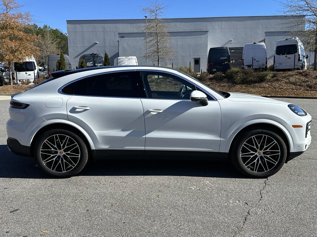 2024 Porsche Cayenne Coupe Base 9