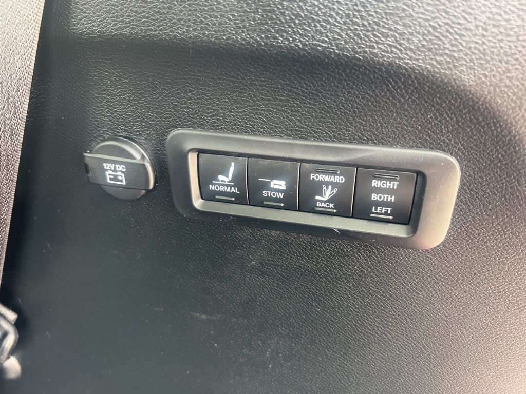 2018 Chrysler Pacifica Limited photo