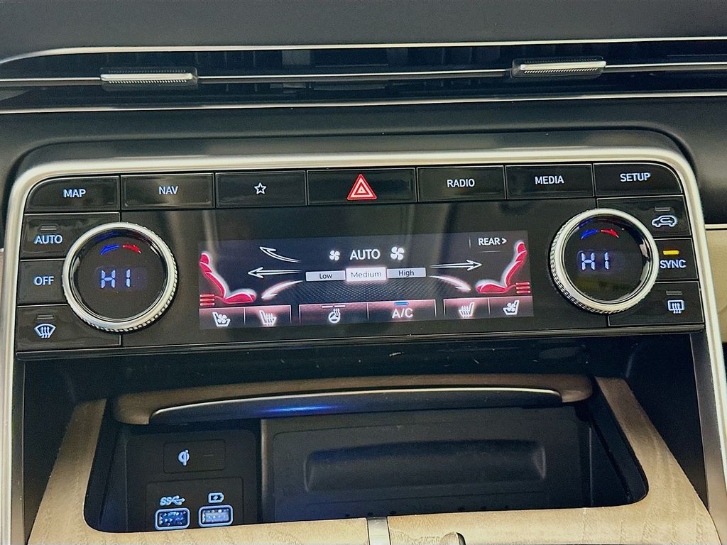 Thumbnail: 2022 Genesis GV80 - 16