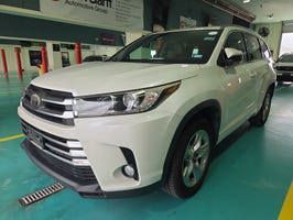White (Blizzard Pearl) 2018 Toyota Highlander SUV / Crossover Front-Wheel Drive 8-Speed Automatic