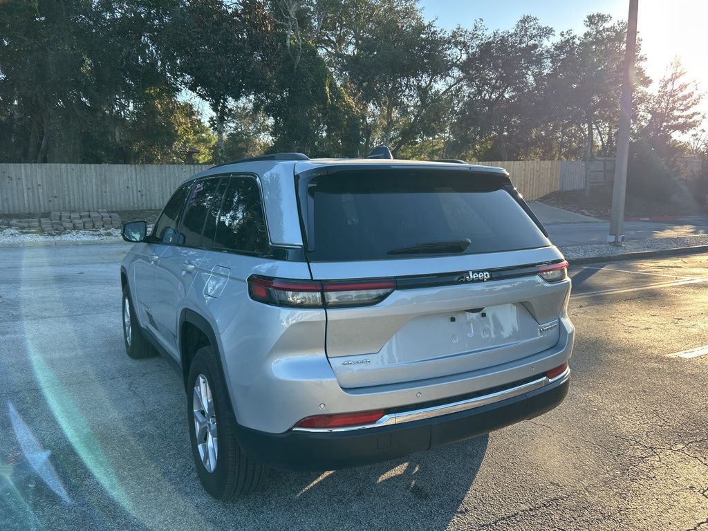 2022 Jeep Grand Cherokee Limited photo 3