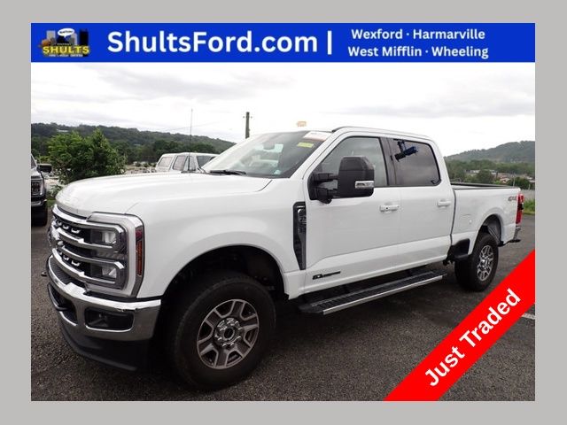 Oxford White 2026 Ford F-250 Super Duty Lariat Crew Cab 4WD Pickup Truck Four-Wheel Drive Automatic