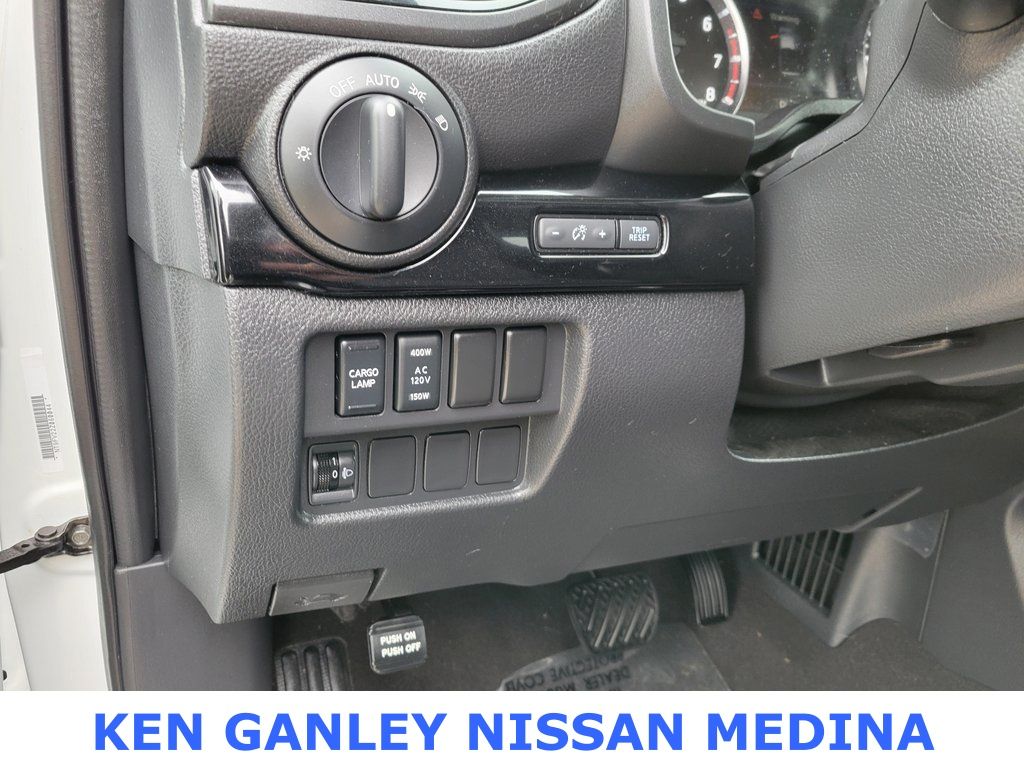 2023 Nissan Titan SV photo