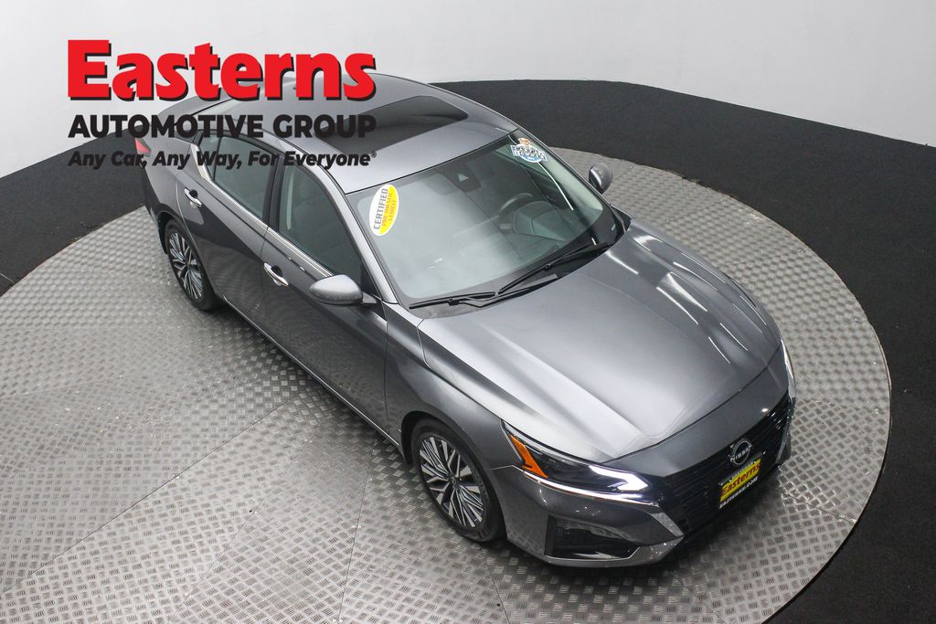 Used 2024 Gray Nissan 2.5 SV image 3