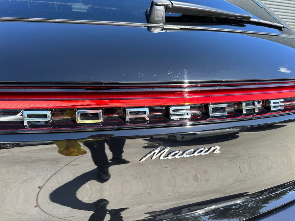 2025 Porsche Macan  12