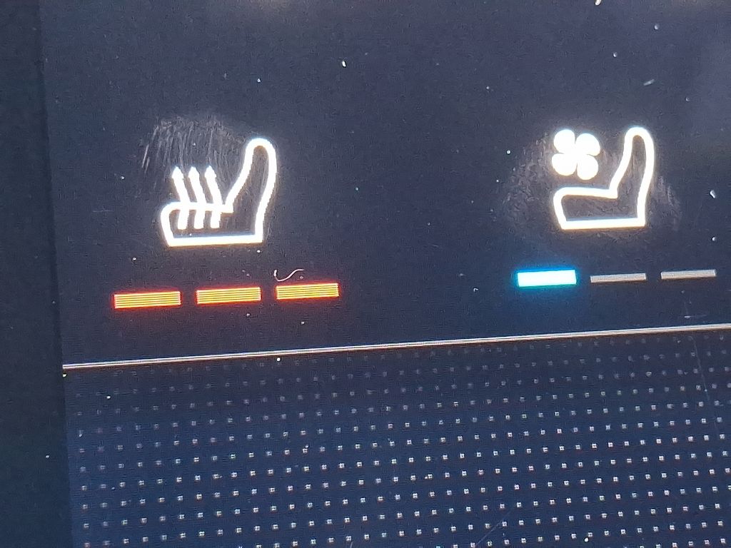 Thumbnail: 2021 Porsche Taycan - 26