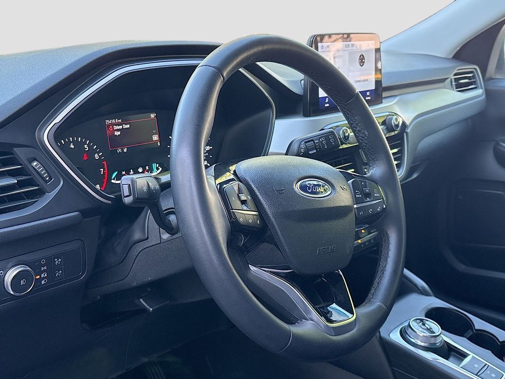 Used 2022 Silver Ford SEL image 9