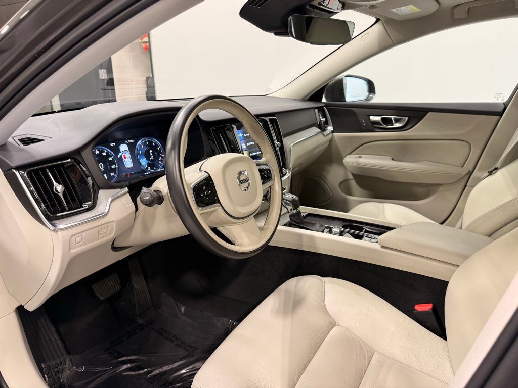 Thumbnail: 2022 Volvo S60 - 11
