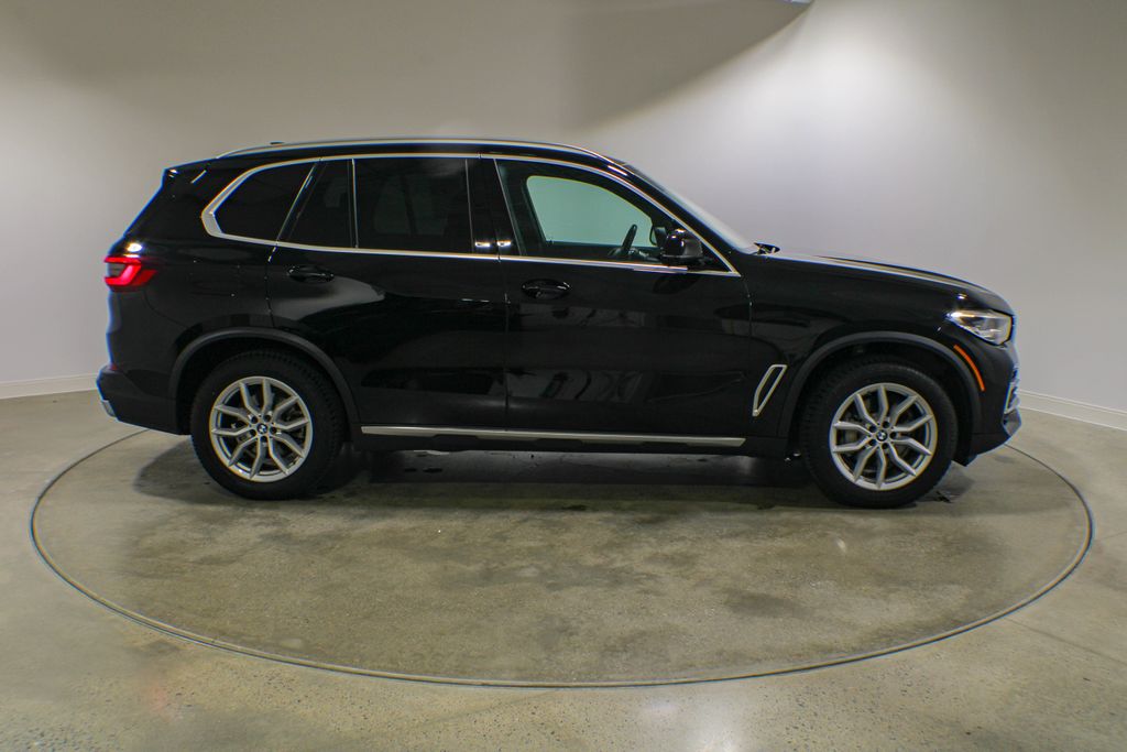 Used 2023 Black BMW xDrive40i image 6