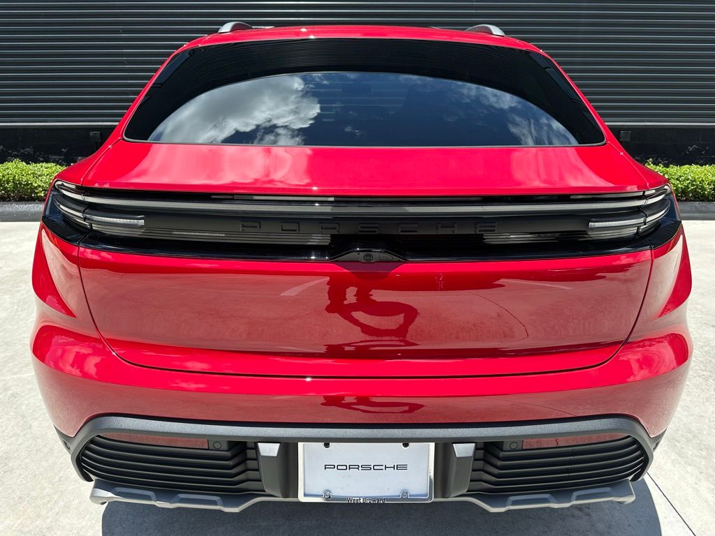 Thumbnail: 2026 Porsche Macan - 13