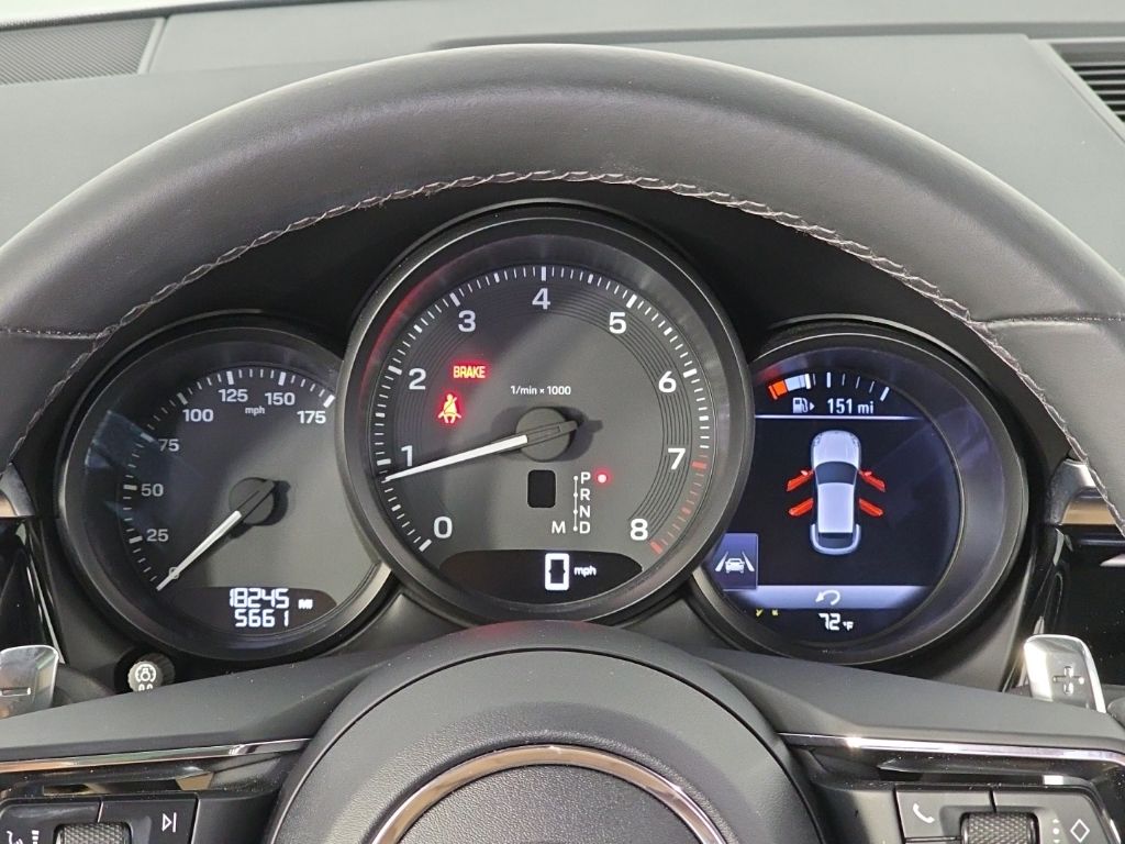 Thumbnail: 2023 Porsche Macan - 30