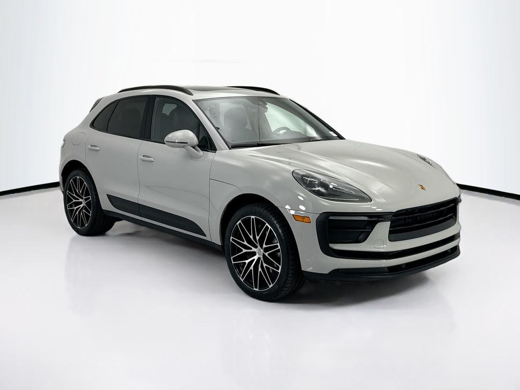 Thumbnail: 2022 Porsche Macan - 3