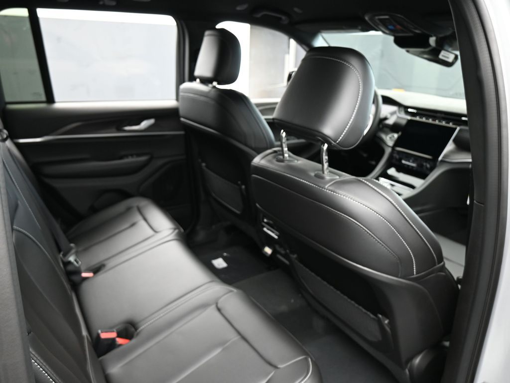 New 2025 Silver Zynith Jeep Limited image 37