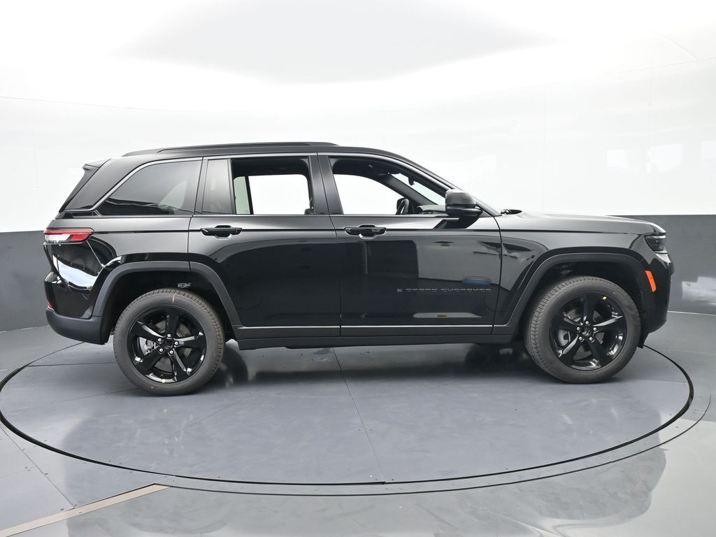 New 2026 Diamond Black Crystal Pearlcoat Jeep Limited image 7