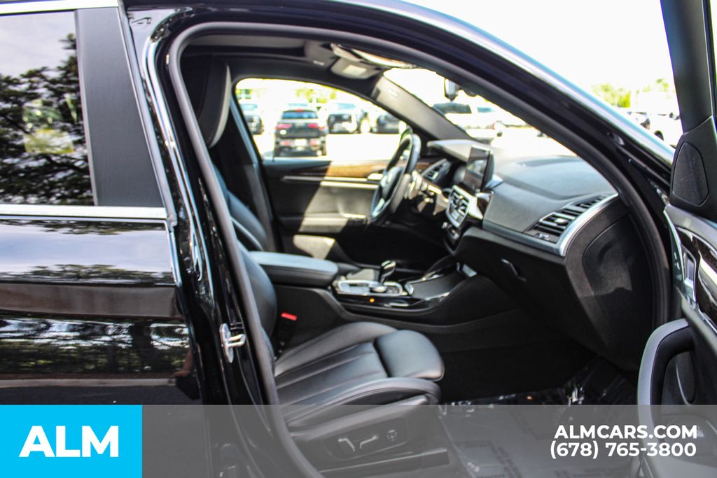 Used 2025 Black BMW xDrive30i image 21