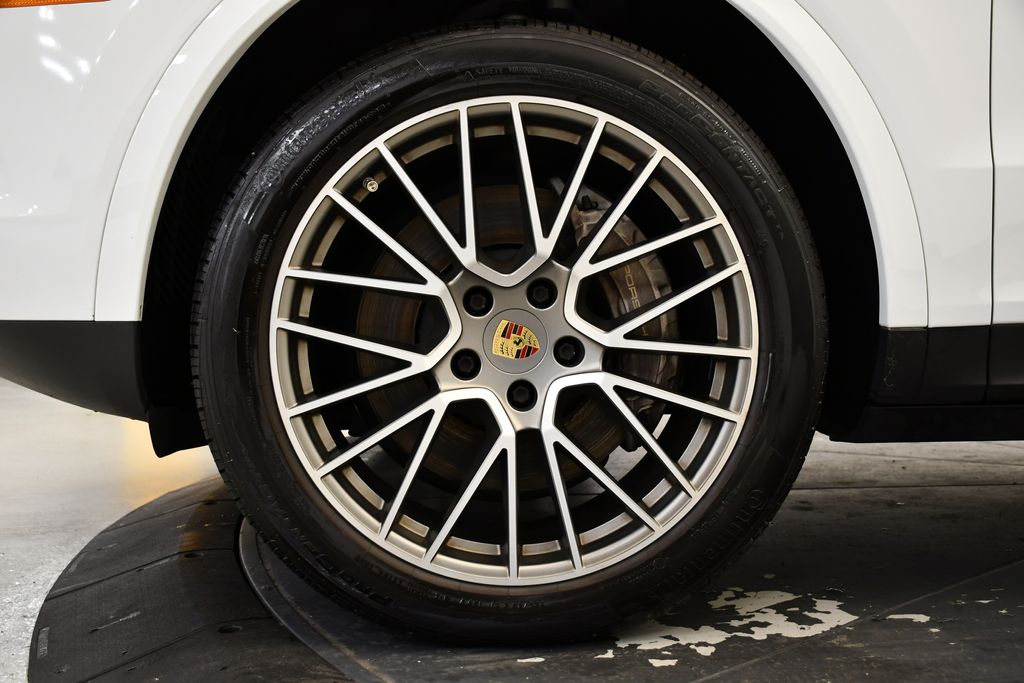 Thumbnail: 2023 Porsche Cayenne - 16