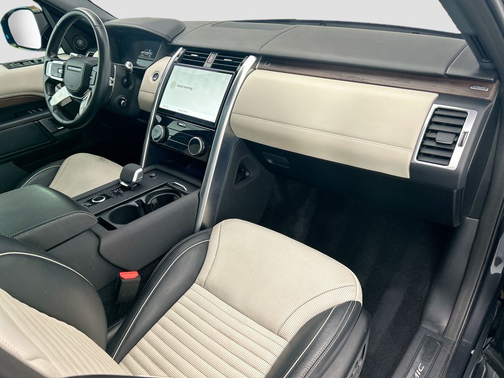Thumbnail: 2022 Land Rover Discovery - 16