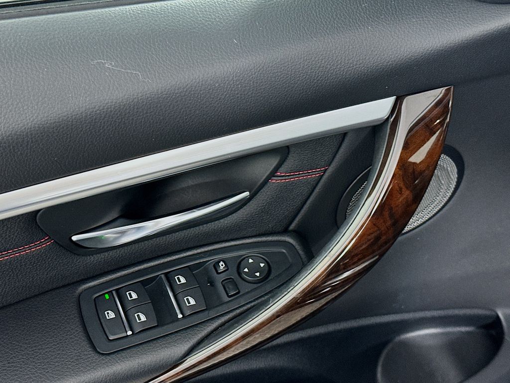 2018 BMW 3 Series 330e iPerformance 18