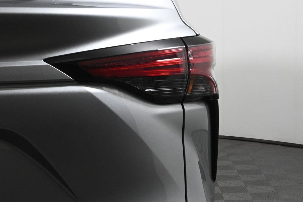 Thumbnail: 2021 Toyota Sienna - 13