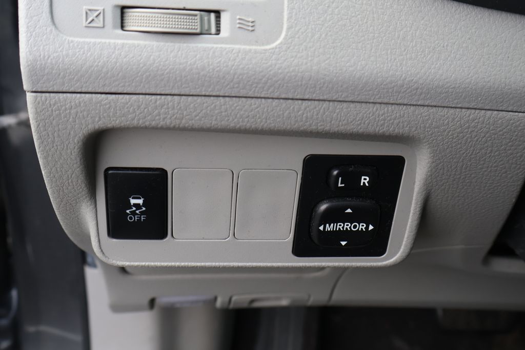 Thumbnail: 2011 Toyota Corolla - 13