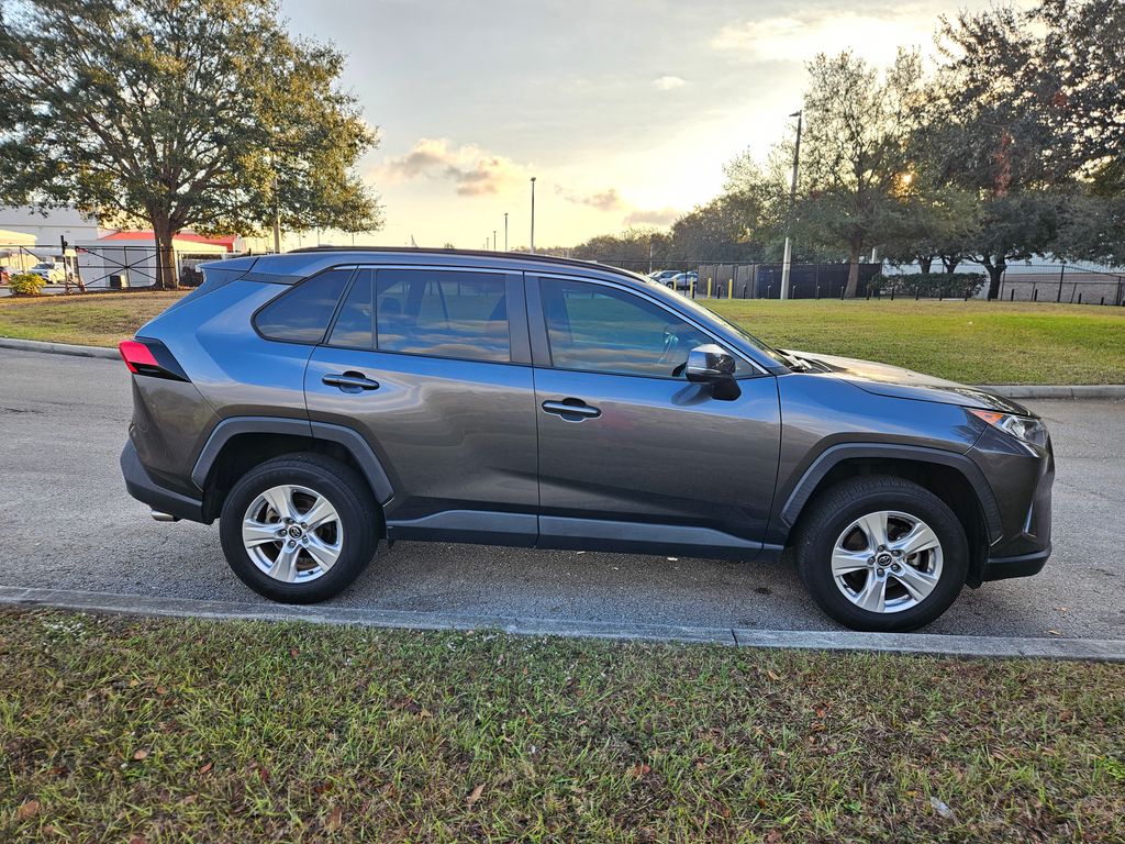 2021 Toyota RAV4 XLE 6