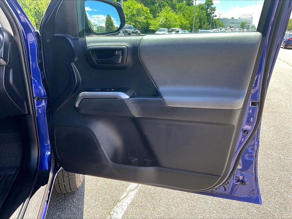 2023 Toyota Tacoma — photo 12
