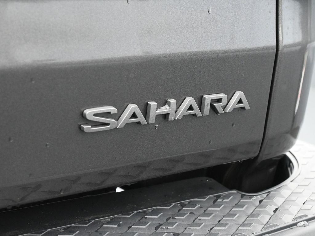 New 2026 Granite Crystal Metallic Clearcoat Jeep Sahara image 31