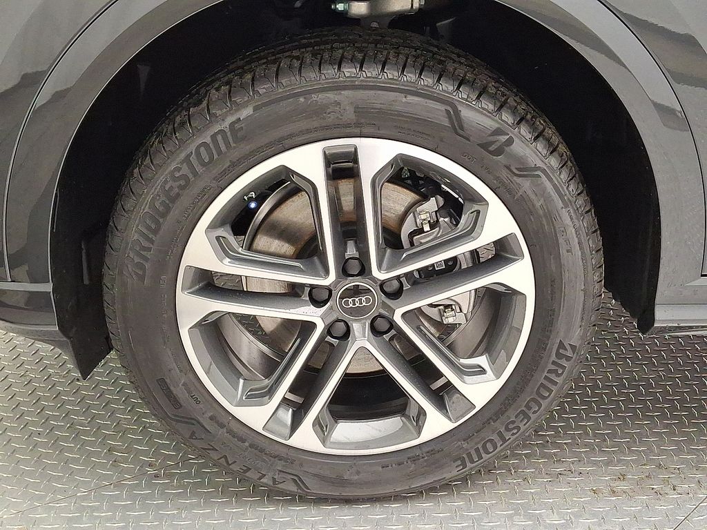 Thumbnail: 2025 Audi Q5 - 5