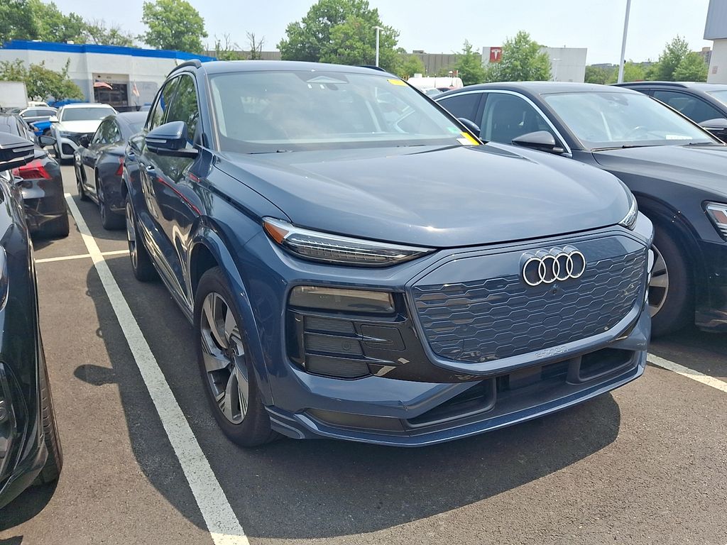 Thumbnail: 2025 Audi Q6 e-tron - 3