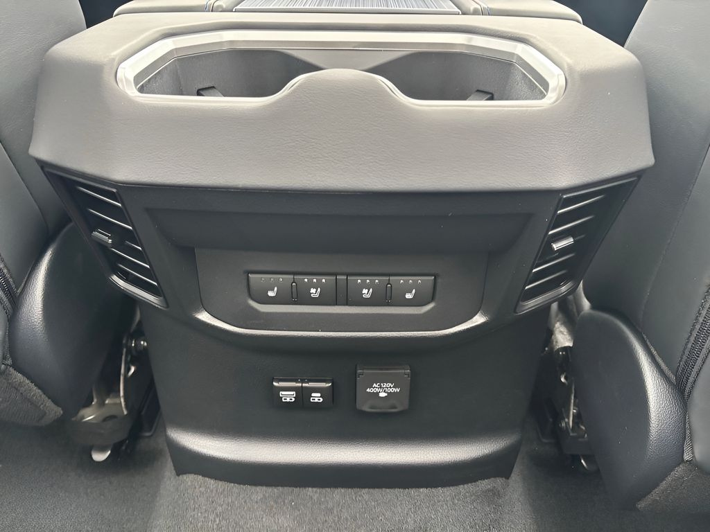 2025 Toyota Tundra CrewMax Platinum photo 16
