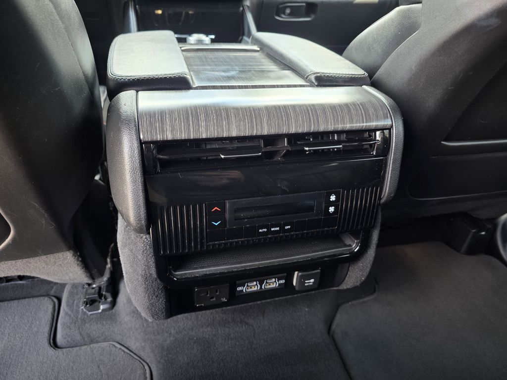 2024 Jeep Wagoneer Series II White at River Oaks CDJR