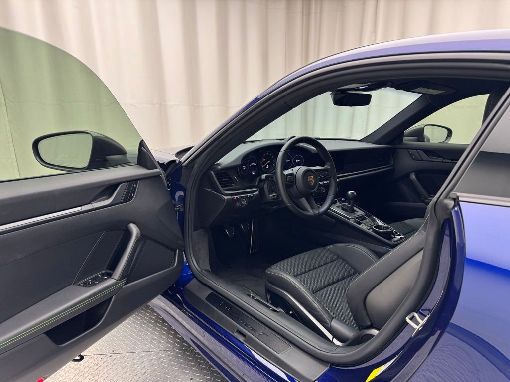 Thumbnail: 2023 Porsche 911 - 4